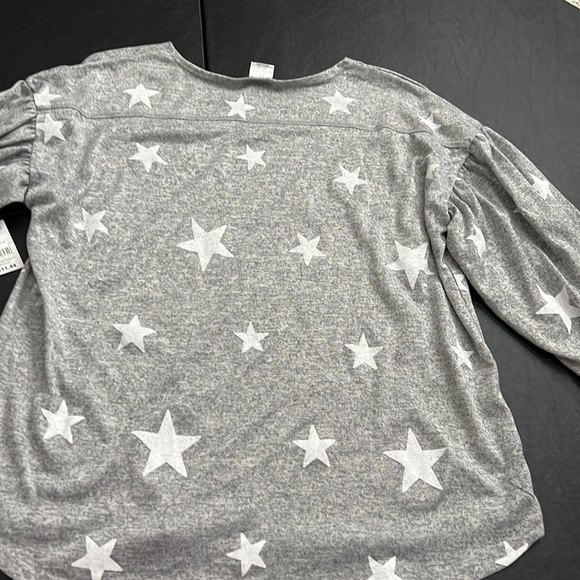(NWT)WOMENS GRAY SWEATER WITH WHITE STARS SIZE L - Picture 5 of 5